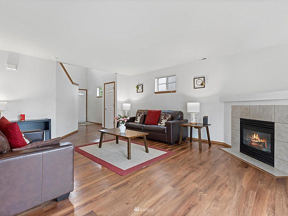 3rd image of 4906 104th Pl NE
