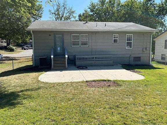 2nd image of 8822 W 88th St