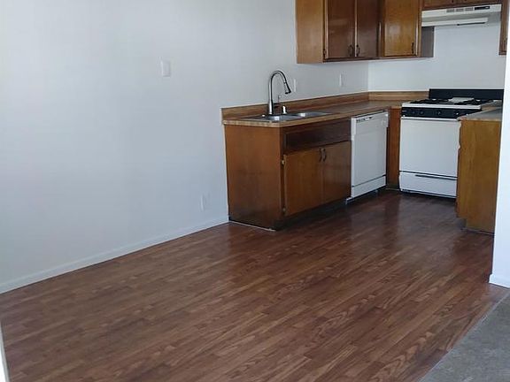 5th image of 13700 Kornblum Ave APT 8