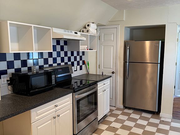 3rd image of 191 Court St APT 1