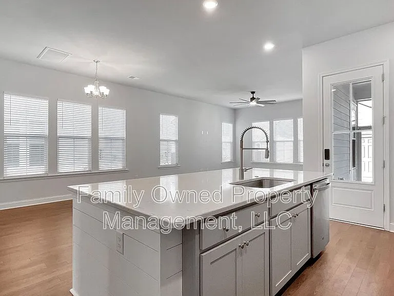 420 W Respite Ln — Photo 14