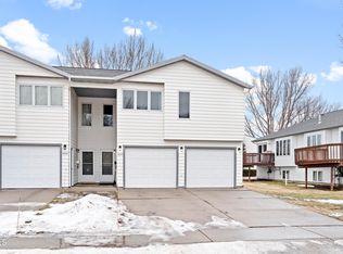 2831 Warwick Loop, Bismarck, ND 58504
