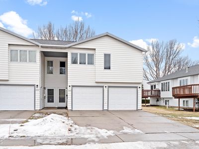 2831 Warwick Loop, Bismarck, ND, 58504
