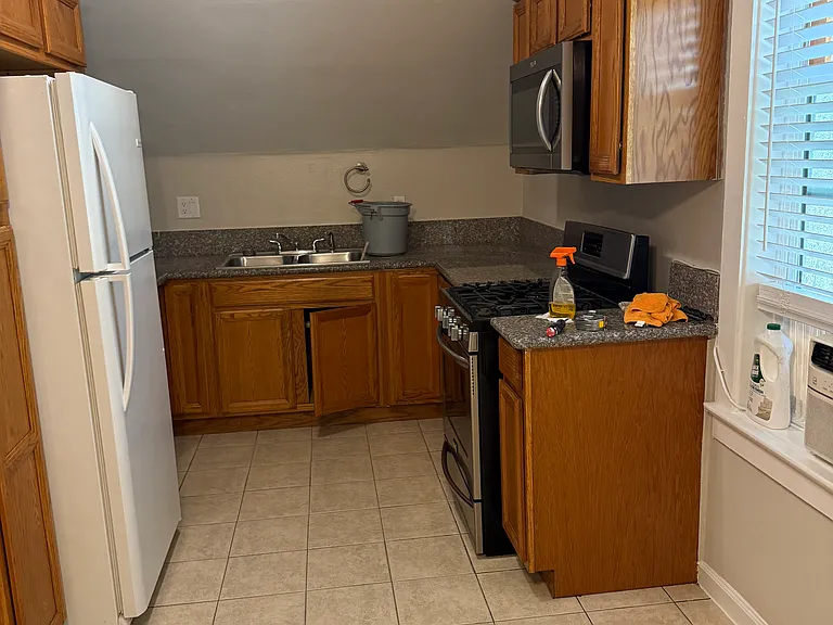 1021 E 5th St #C — Photo 11