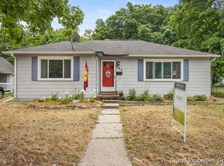 209 W 6th St, Clare, MI 48617