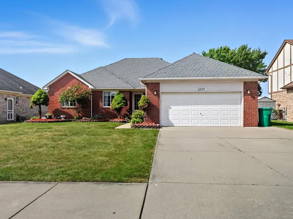 53091 W Ridge Dr, Chesterfield, MI 48051