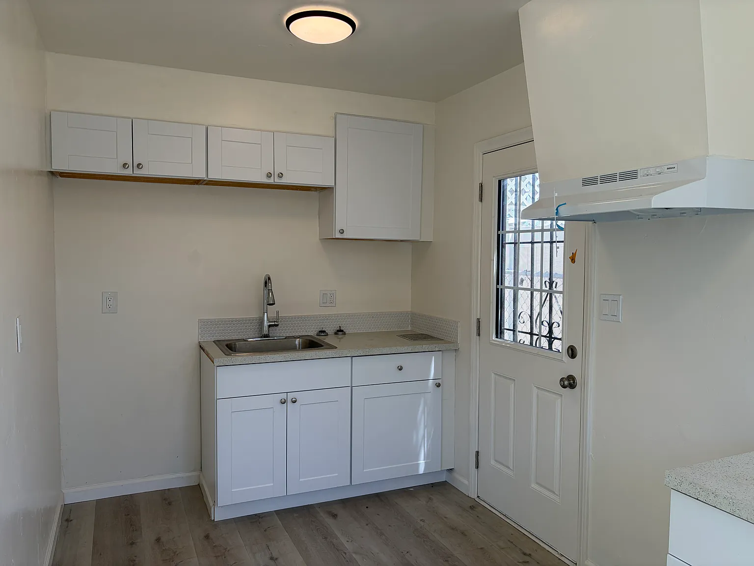 2 bed, 700 sqft, $2,600 — Photo 4