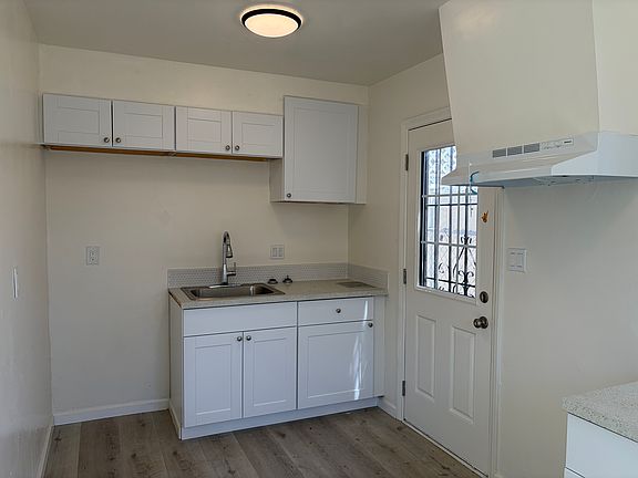 4th image of 2968 Webster Ave