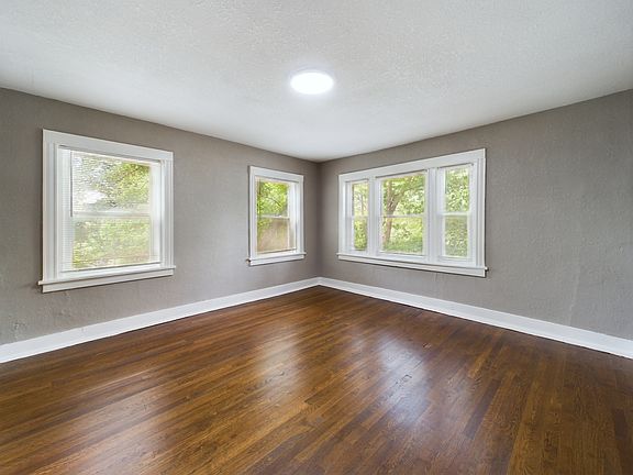 4th image of 4207 Kenwood Ave #3S