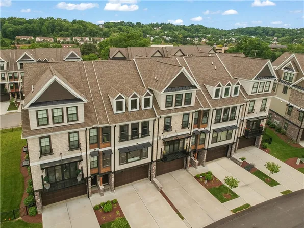 302 Highpointe Dr, Seven Fields, PA 16046