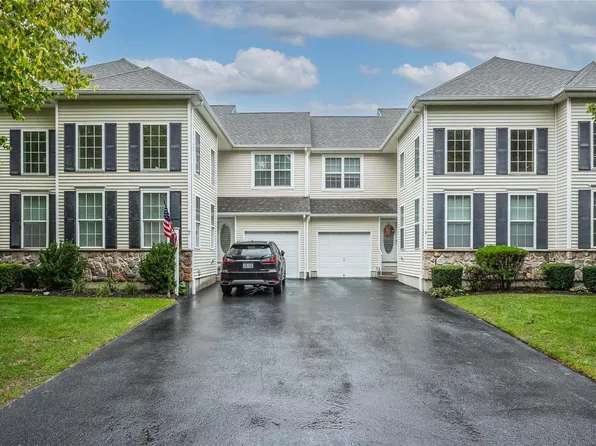 7 Central Park Boulevard #7, Bohemia, NY 11716