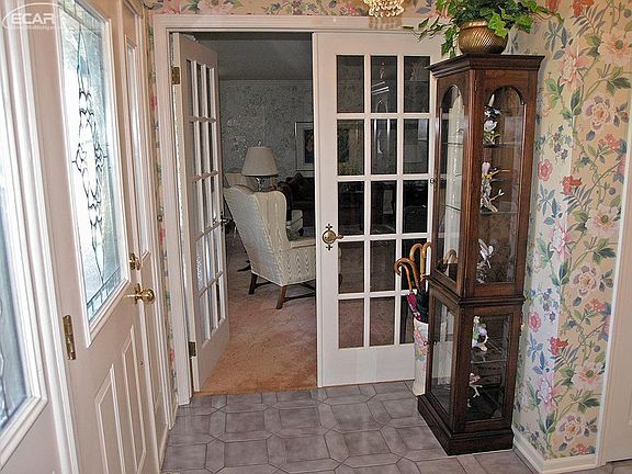 4th image of 559 Boutell Dr