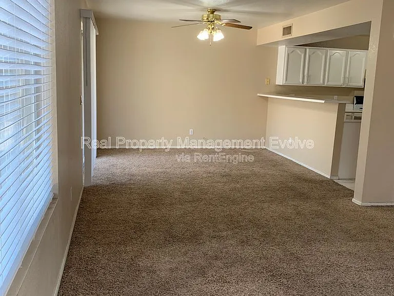 7418 W Eva St — Photo 4