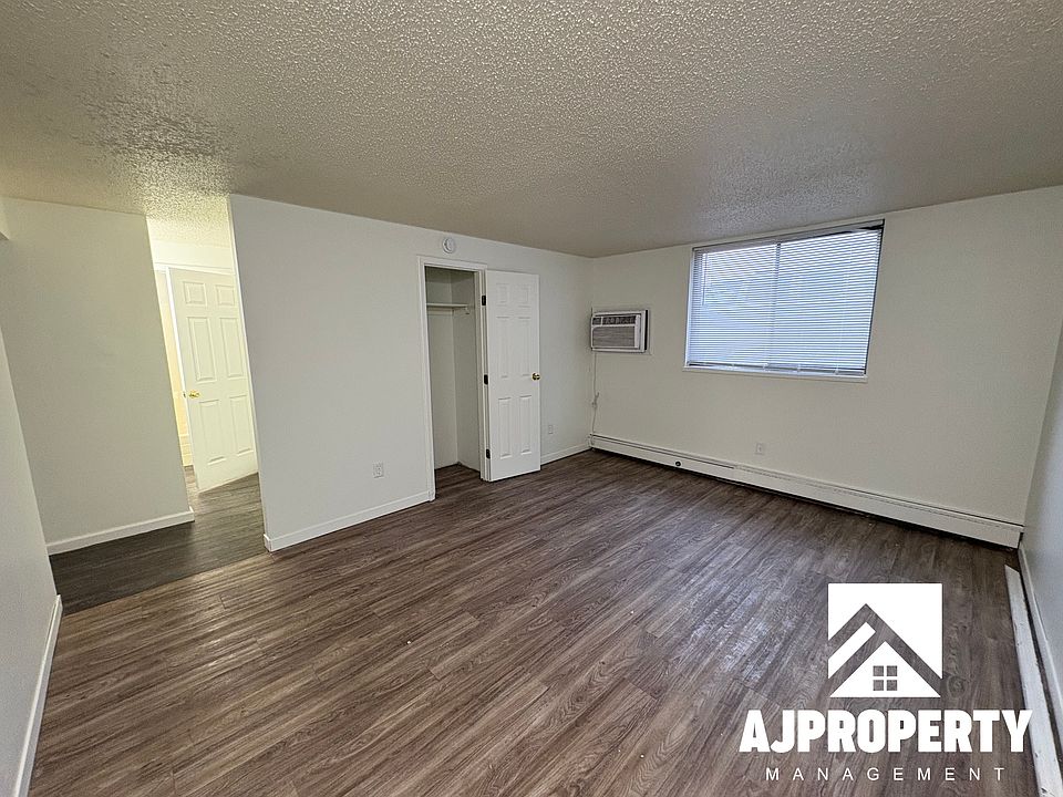 1st image of 114 W 43rd St APT 4