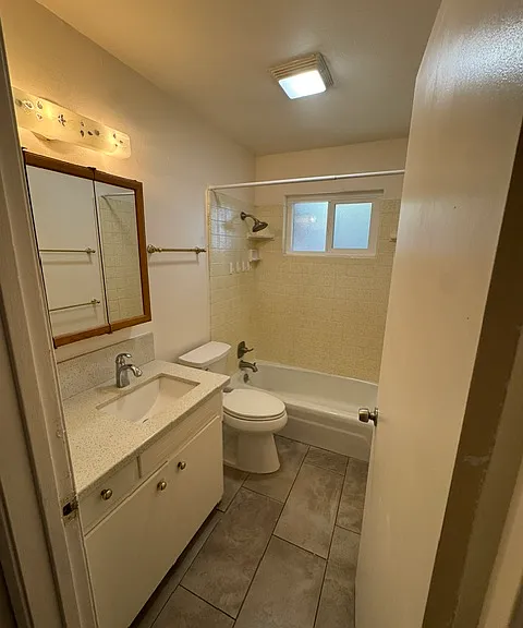 1604 W Rumble Rd — Photo 1
