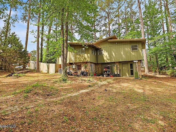5th image of 117 Sweetgum Ln
