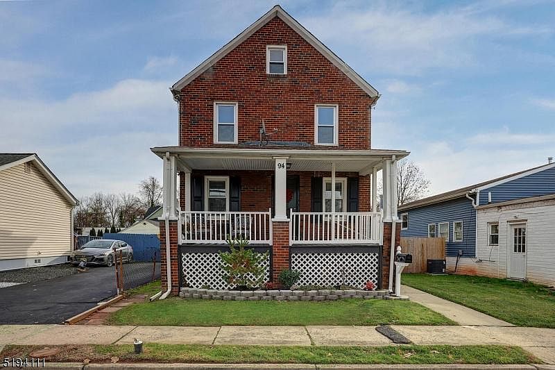 1st image of 94 Gladys Ave