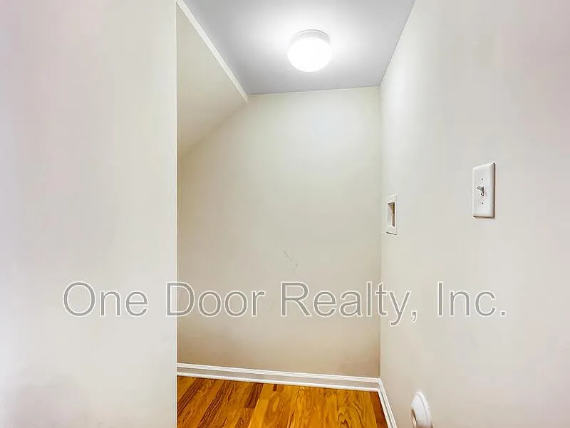 3 bed, 2.5 bath, 2100 sqft, $2,450 — Photo 4