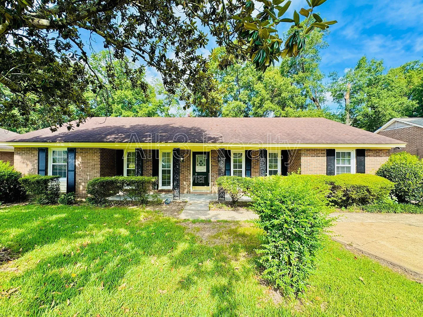 4 bed, 2.0 bath, 1954 sqft, $1,795 — Photo 1
