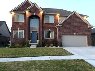 20927 Oakridge Dr, Clinton Township, MI 48036