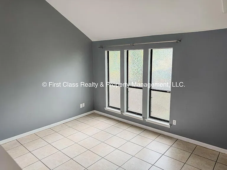 8015 Tiburon Cir — Photo 32