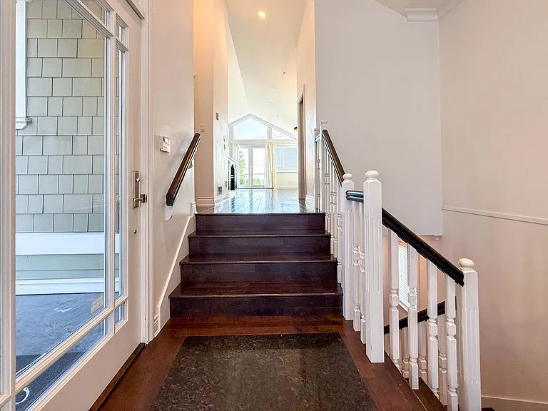 2307 Marine Dr — Photo 9
