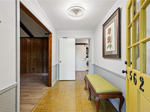 3rd image of 562 Rimrock Trl