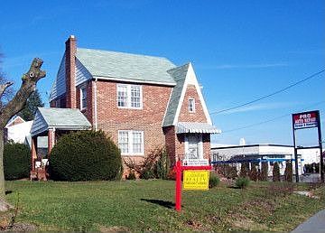 1st image of 702 Berryville Ave