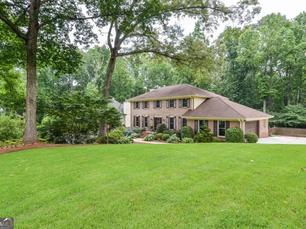 4366 Cedar Wood Dr SW, Lilburn, GA 30047