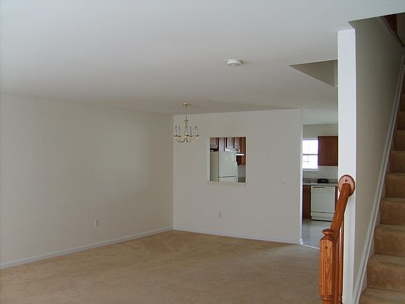 2nd image of 104 Wood Duck Dr