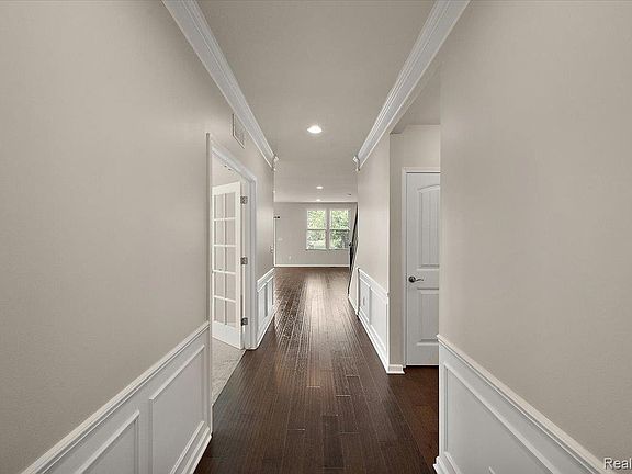 4th image of 2060 Trimble St