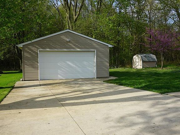 4th image of 4448 Howard Dr