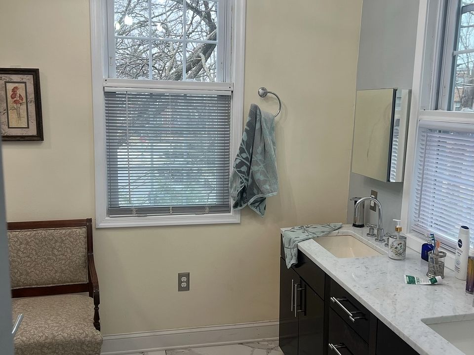 2nd image of 1386 Nicholson St NW