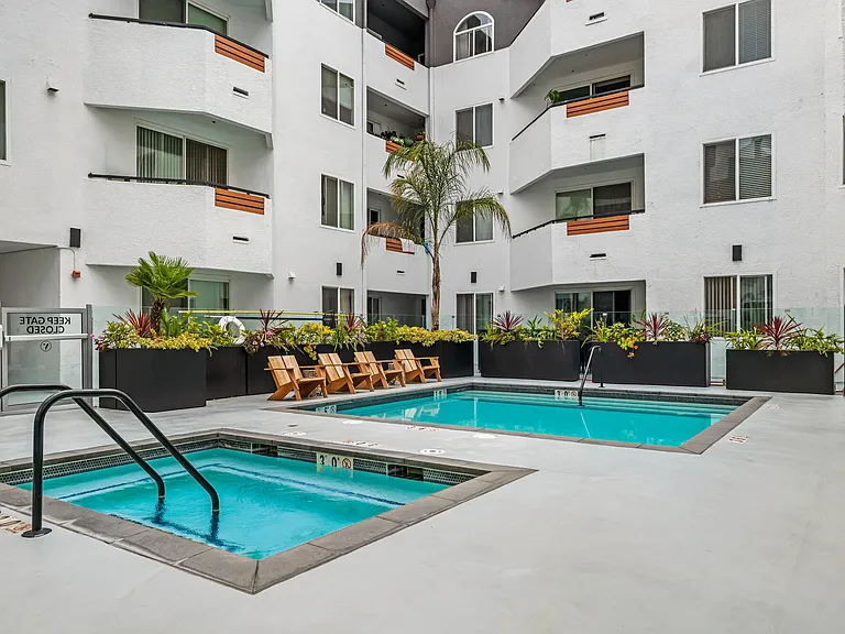 Veda Luxury Apartments — Photo 28