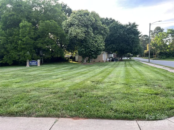 120 S Hoskins Rd, Charlotte, NC 28208