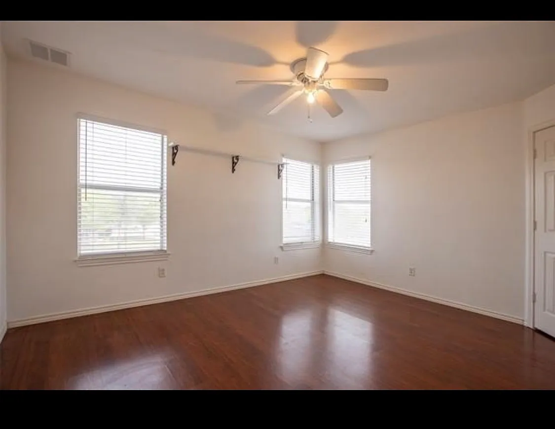 3 bed, 2.5 bath, 1800 sqft, $2,350 — Photo 1
