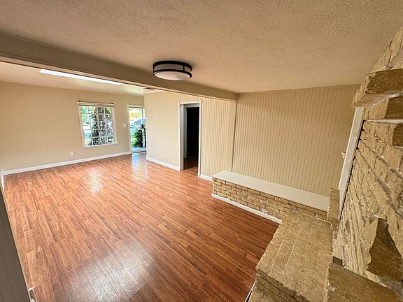 3rd image of 17400 Leadwell St