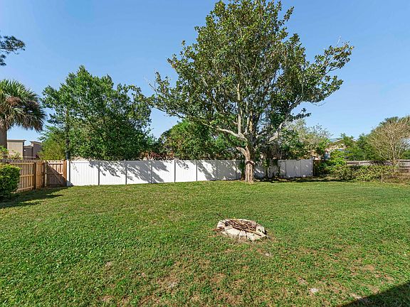 5th image of 1016 Oceanwood Dr N