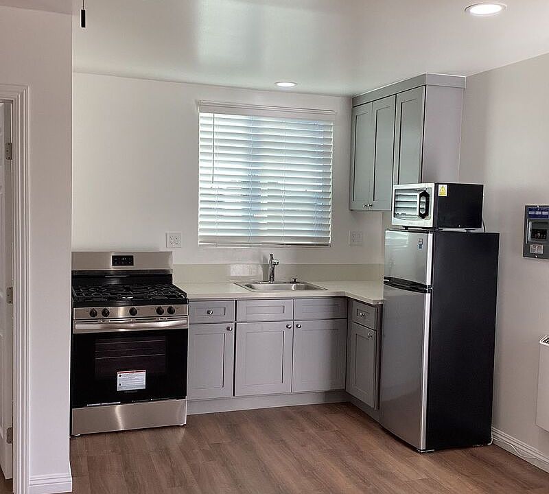 1st image of 9761 Columbine Ave