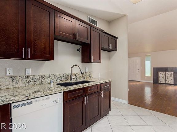 5th image of 4236 Rollingstone Dr