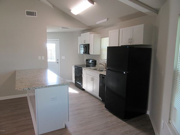 3rd image of 1302 Grace Ave APT A