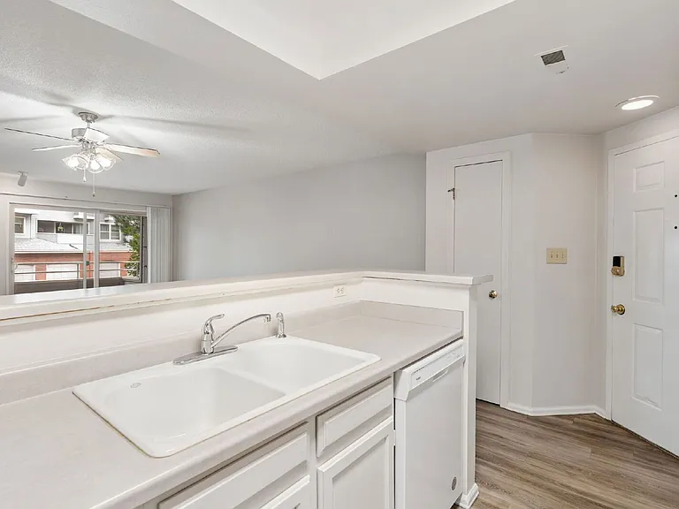 952 Acapulco Ct — Photo 12