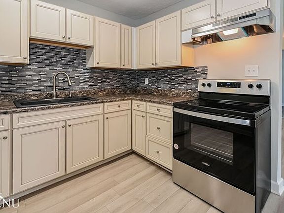 3rd image of 2617 Guerad Dr E