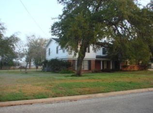 506 W Thomas St, Cuero, TX 77954