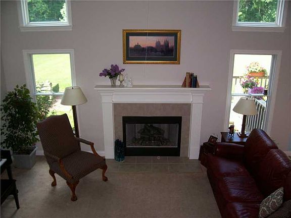 3rd image of 1518 W Stoneybrook Ln