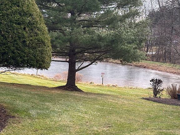 3rd image of 330 Pondview Dr