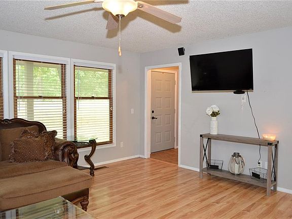 4th image of 13 Cawston Dr