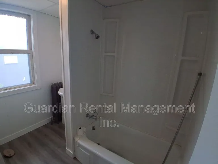 411 Simpson St #6 — Photo 10