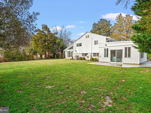 3rd image of 1017 Croton Dr