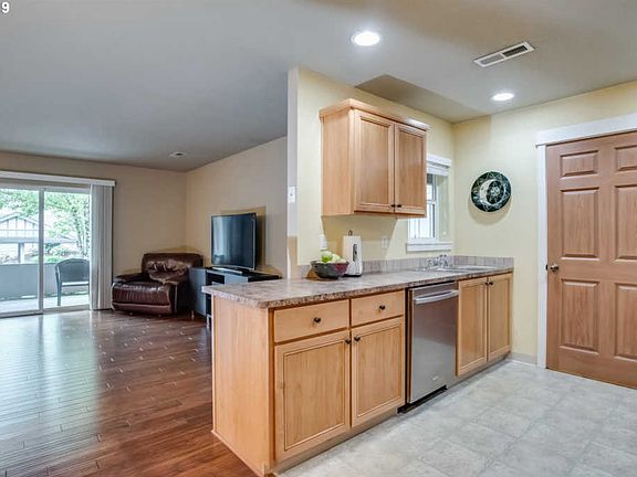 5th image of 14019 NE 20th Ave APT 20